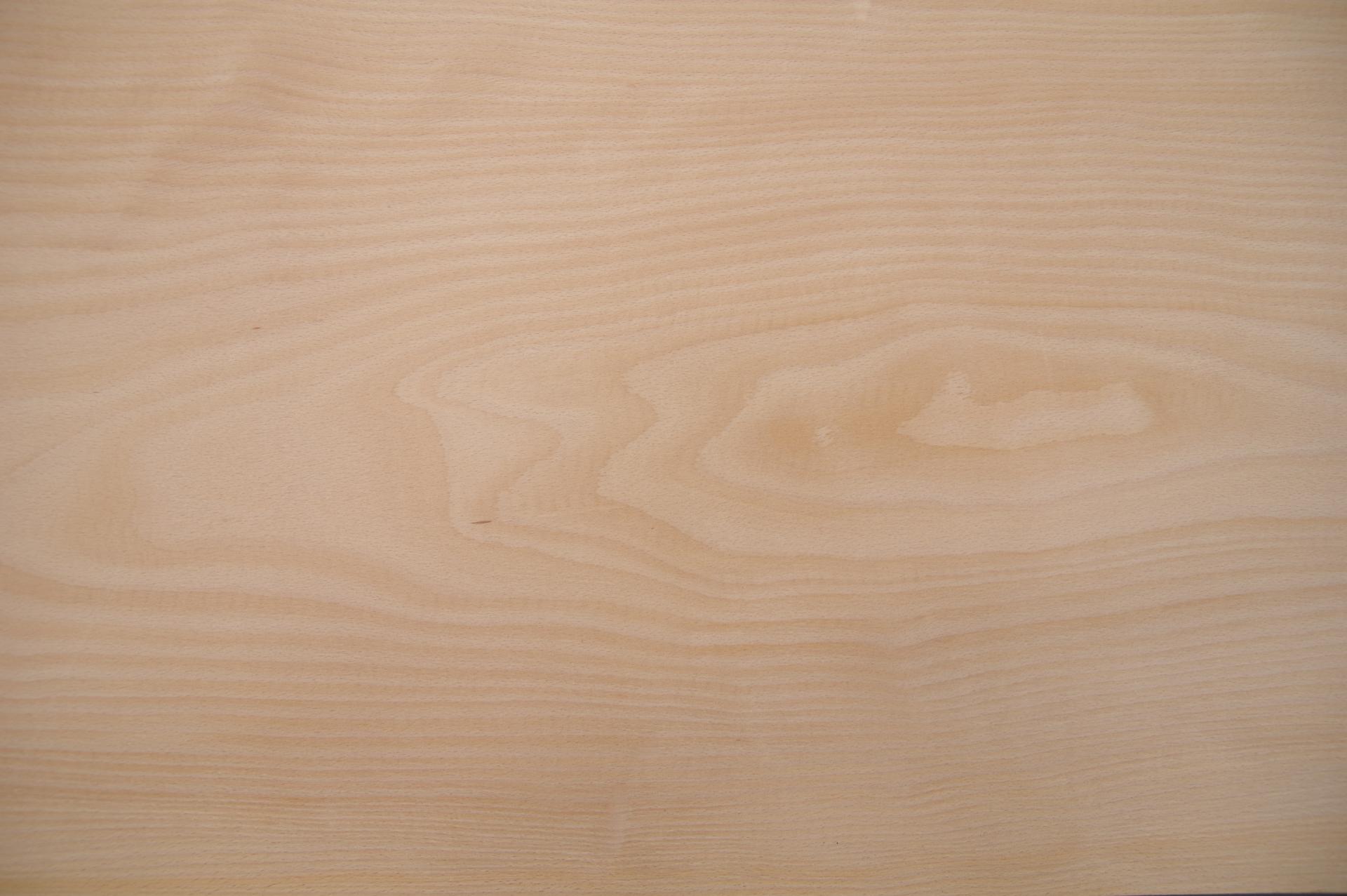Beech, - veneer (2,4mm) - 3,86m² (8pcs. x 105cm x 46cm)
