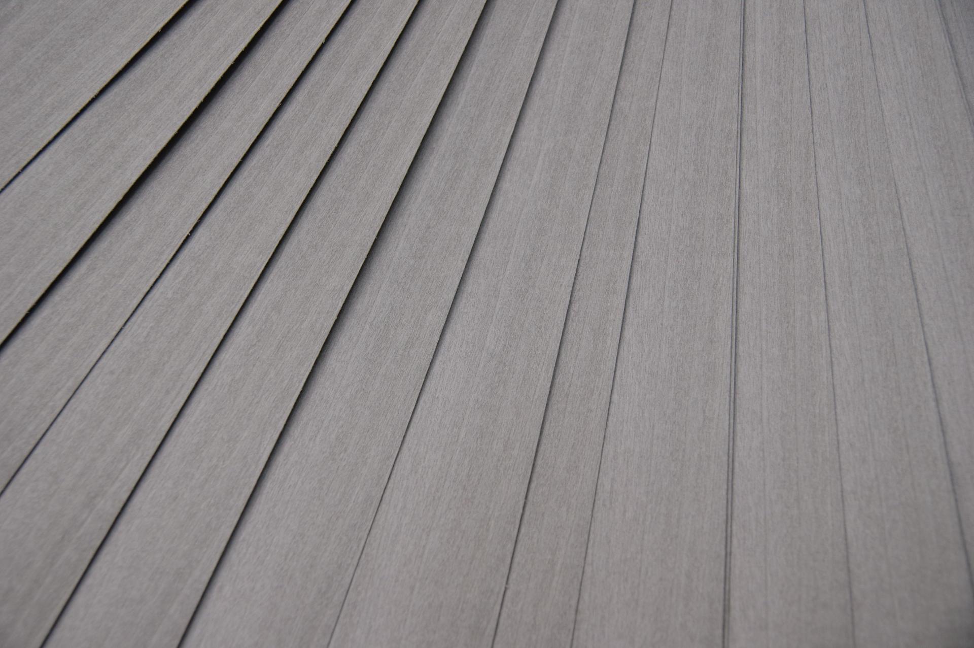 Tulipier, silber grau gefärbtes -Furnier (0,6mm) - 0,62m² (20Stk. x 56cm x 5,5cm)