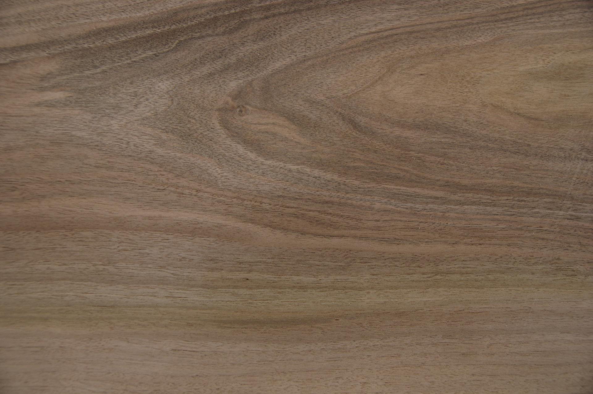 Nussbaum, europäischer -Furnier (0,9mm) - 6,4m² (16Stk. x 138cm x 29cm)