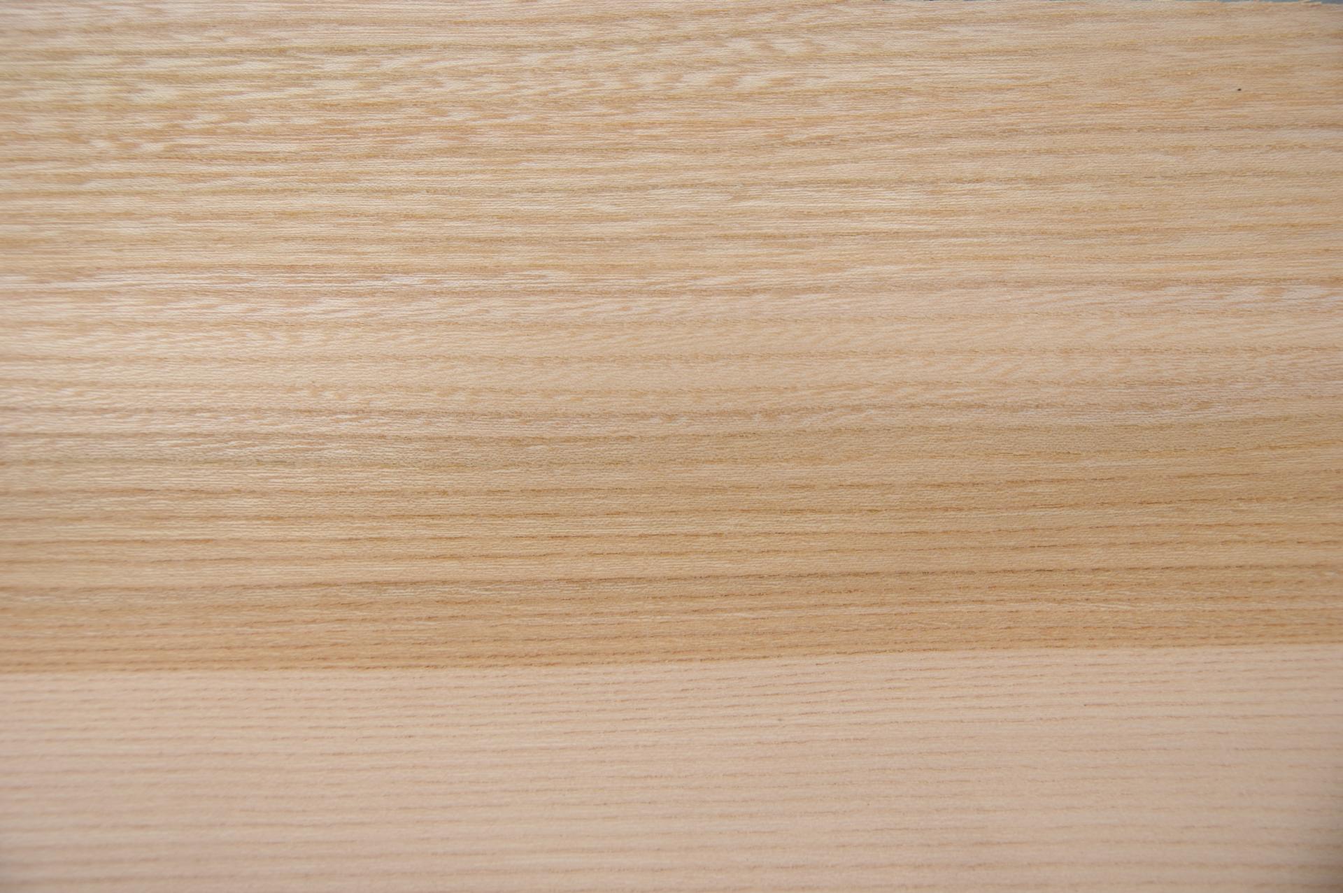 Elm, - veneer (0,6mm) - 8,57m² (24pcs. x 210cm x 17cm)