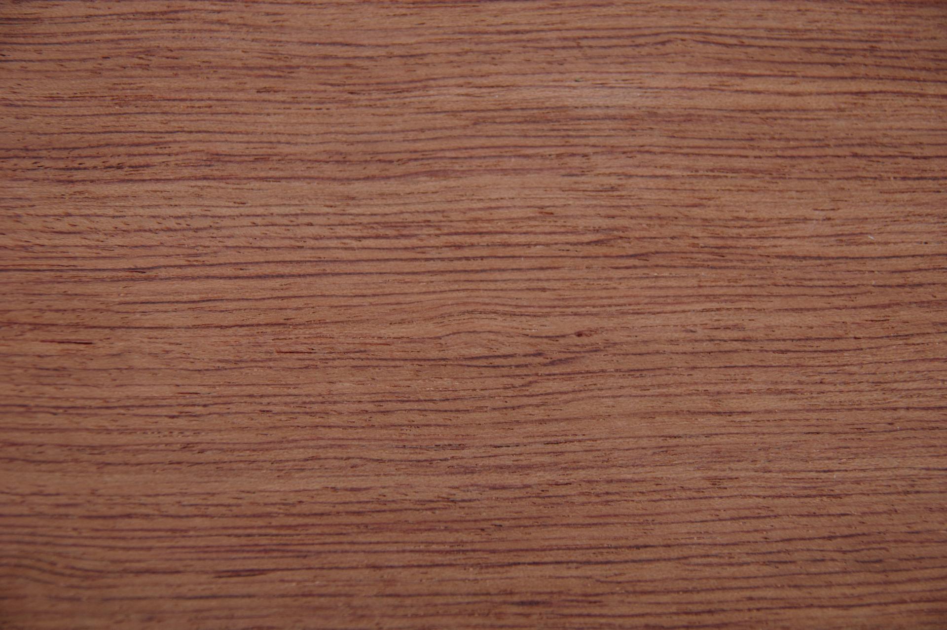 Bubinga afrikanisches Rosenholz -Furnier (0,6mm) - 1,07m² (9Stk. x 148cm x 8cm)