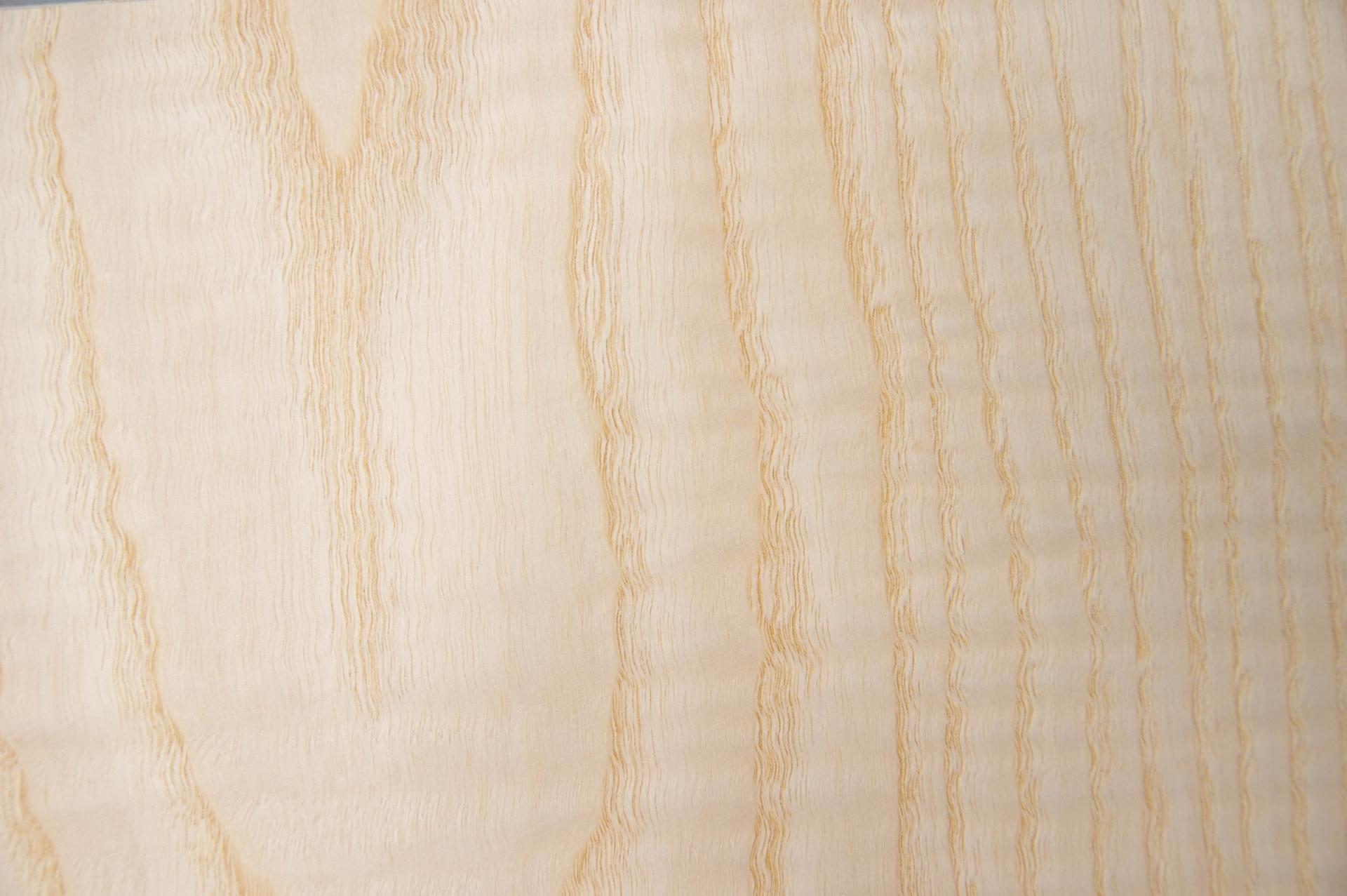 Figured White Ash, - veneer (0,6mm) - 0,57m² (23pcs. x 12cm x 20,5cm)