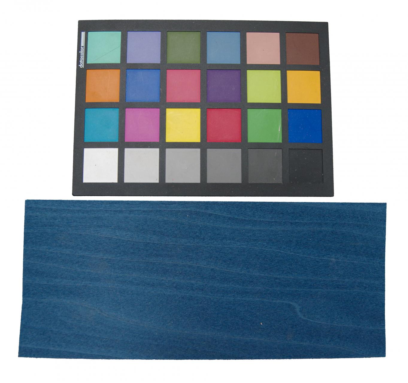Tulipier, blau gefärbtes -Furnier (0,6mm) - 0,68m² (26Stk. x 25cm x 10,5cm)