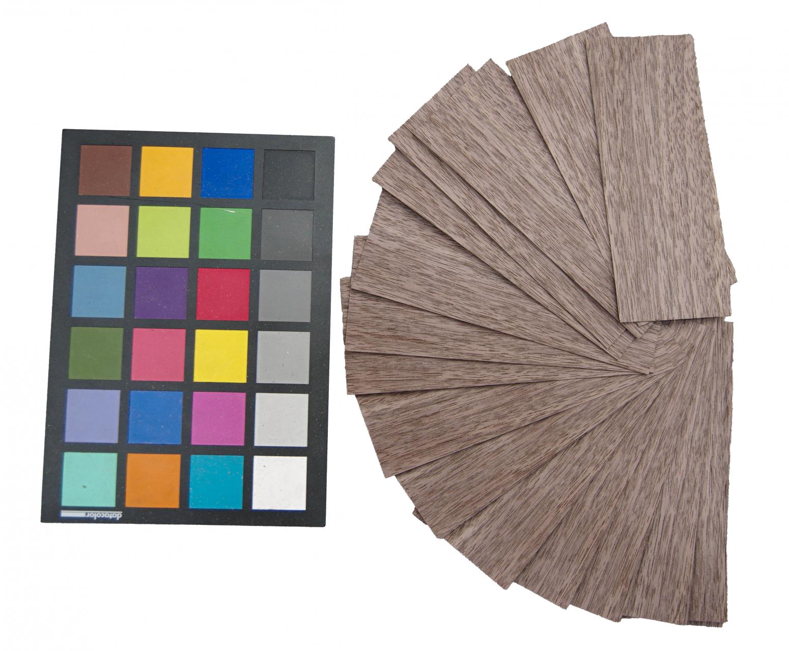 Nussbaum, amerikanischer -Furnier (0,6mm) - 0,22m² (24Stk. x 15cm x 6cm)