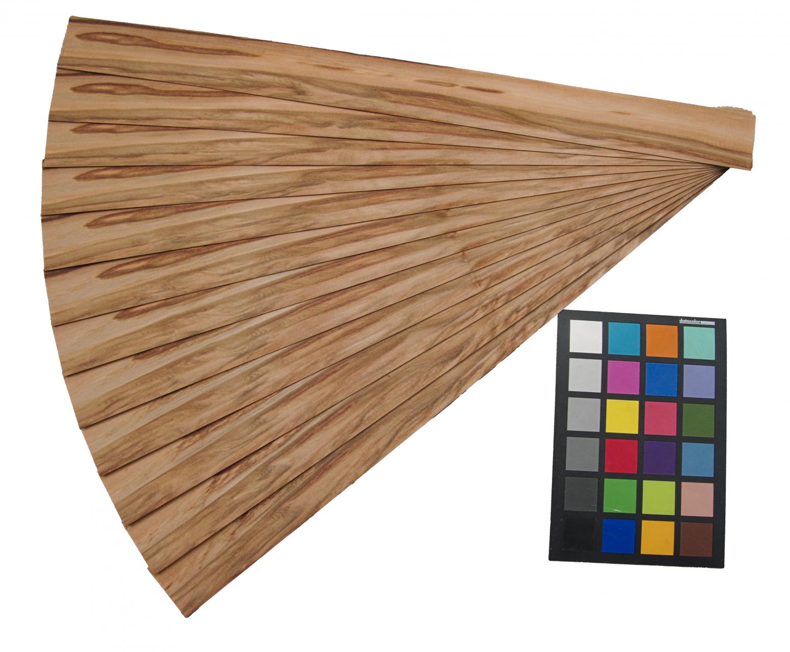 Amerikanischer Amberbaum (Satin Walnut) -Furnier (1,4mm) - 0,32m² (12Stk. x 59cm x 4,5cm)