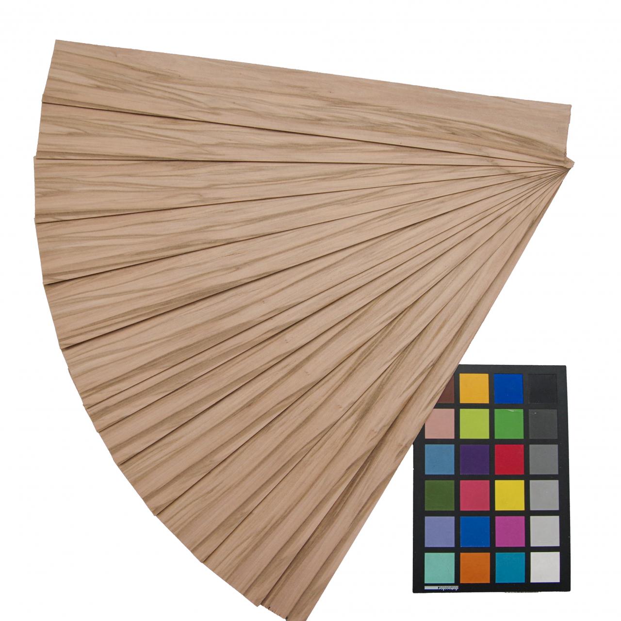 Amerikanischer Amberbaum (Satin Walnut) -Furnier (1,4mm) - 0,32m² (11Stk. x 48cm x 6cm)