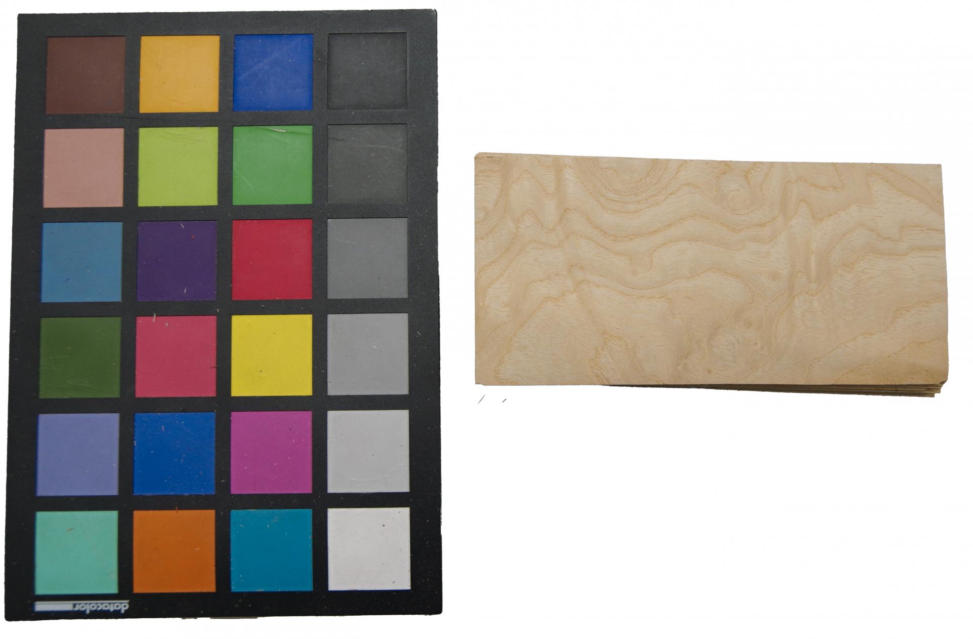 Esche Maser, weiß -Furnier (0,6mm) - 0,15m² (15Stk. x 14cm x 7cm)