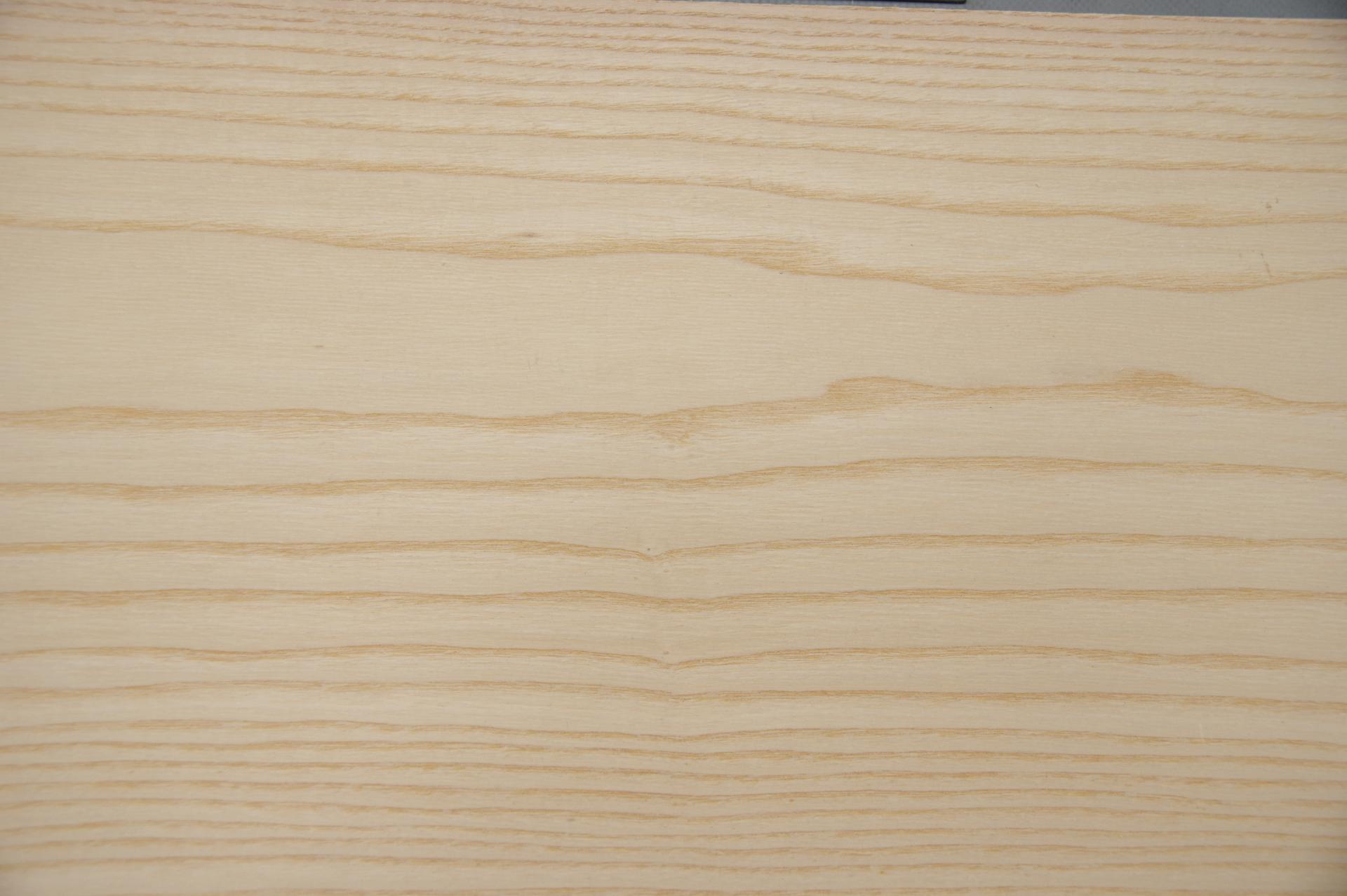 White Ash, - veneer (2,4mm) - 2,41m² (8pcs. x 116cm x 26cm)