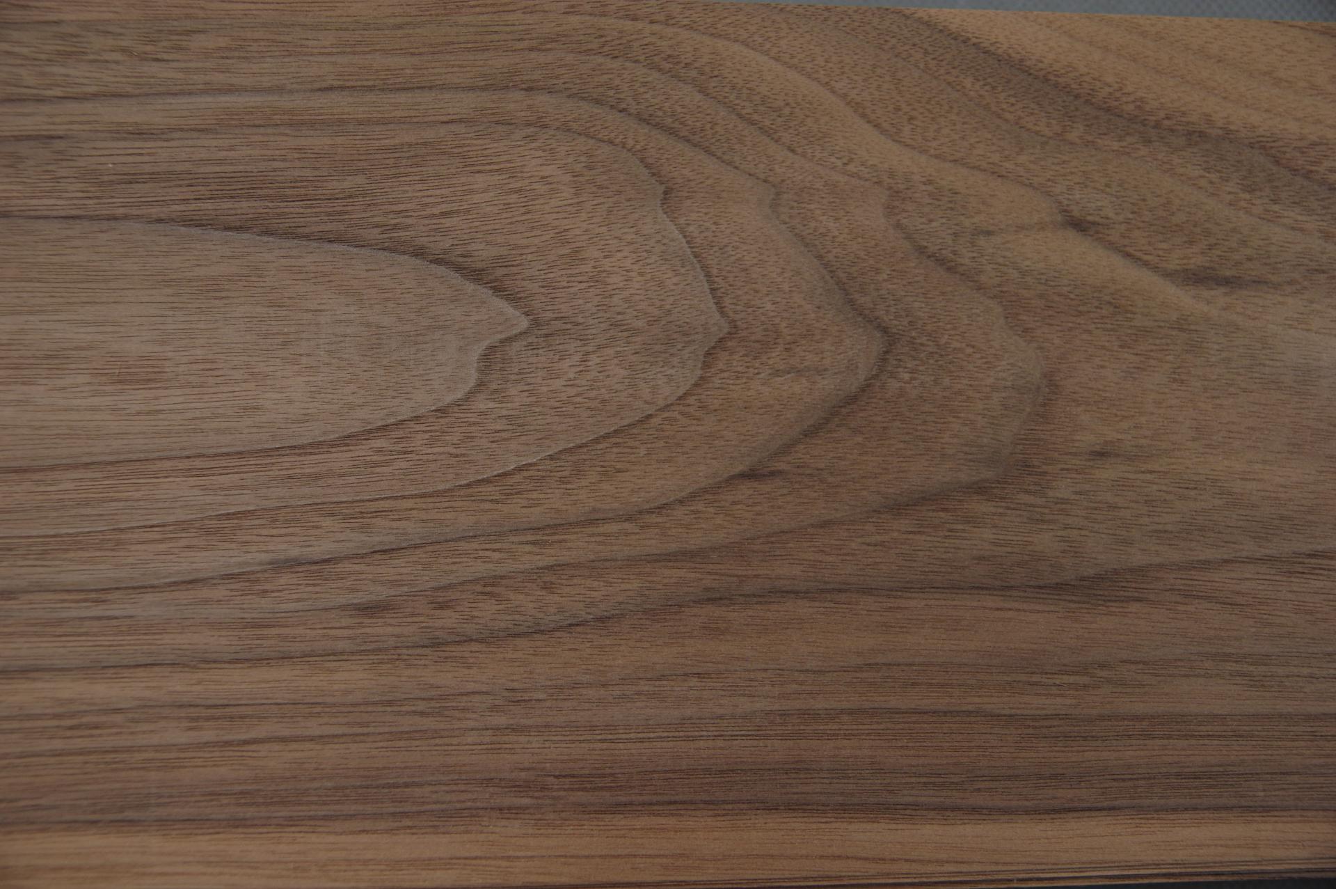 Nussbaum, amerikanischer -Furnier (0,6mm) - 9,26m² (30Stk. x 193cm x 16cm)