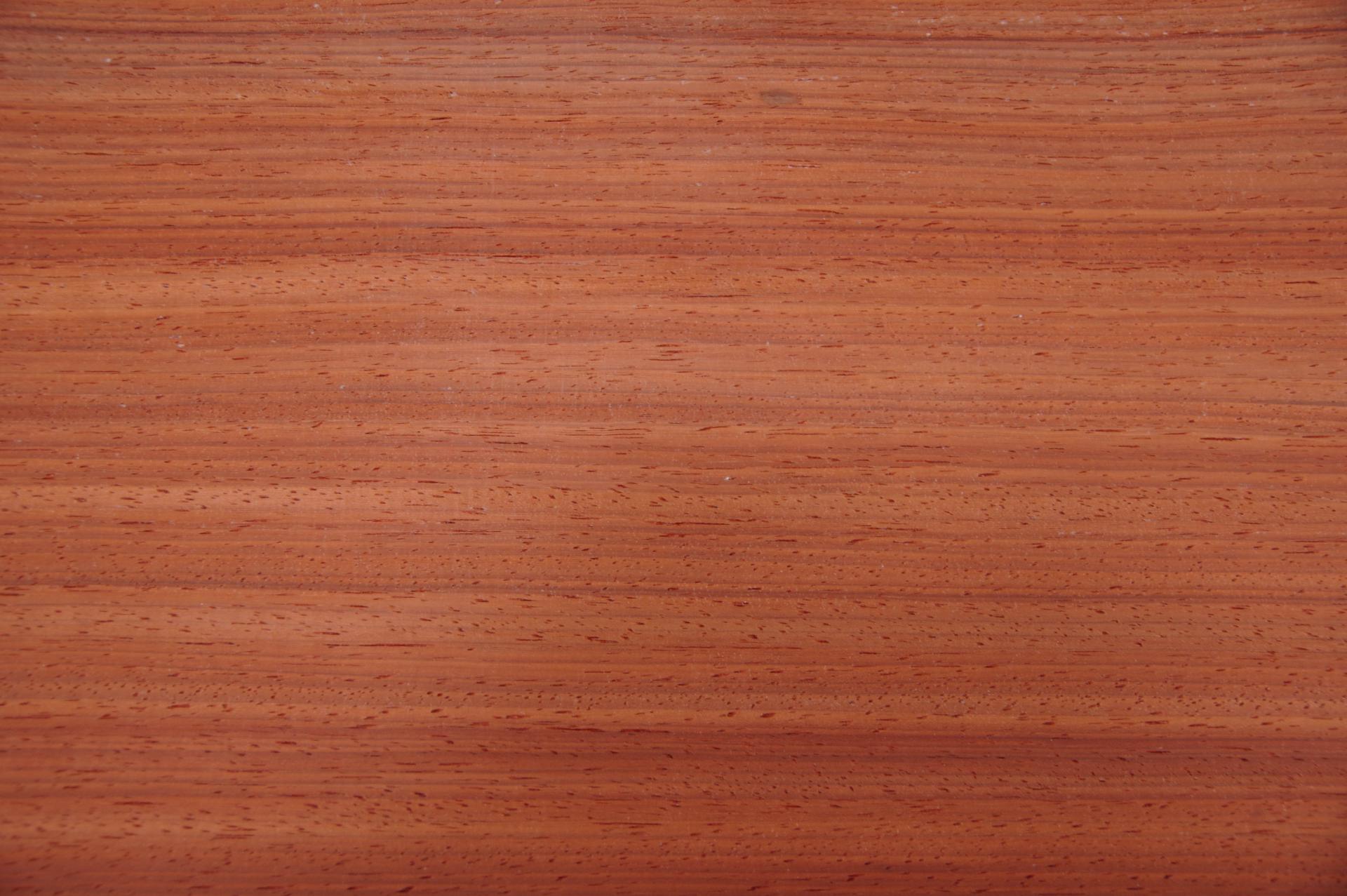 Padouk, - veneer (0,6mm) - 20,81m² (24pcs. x 255cm x 34cm)