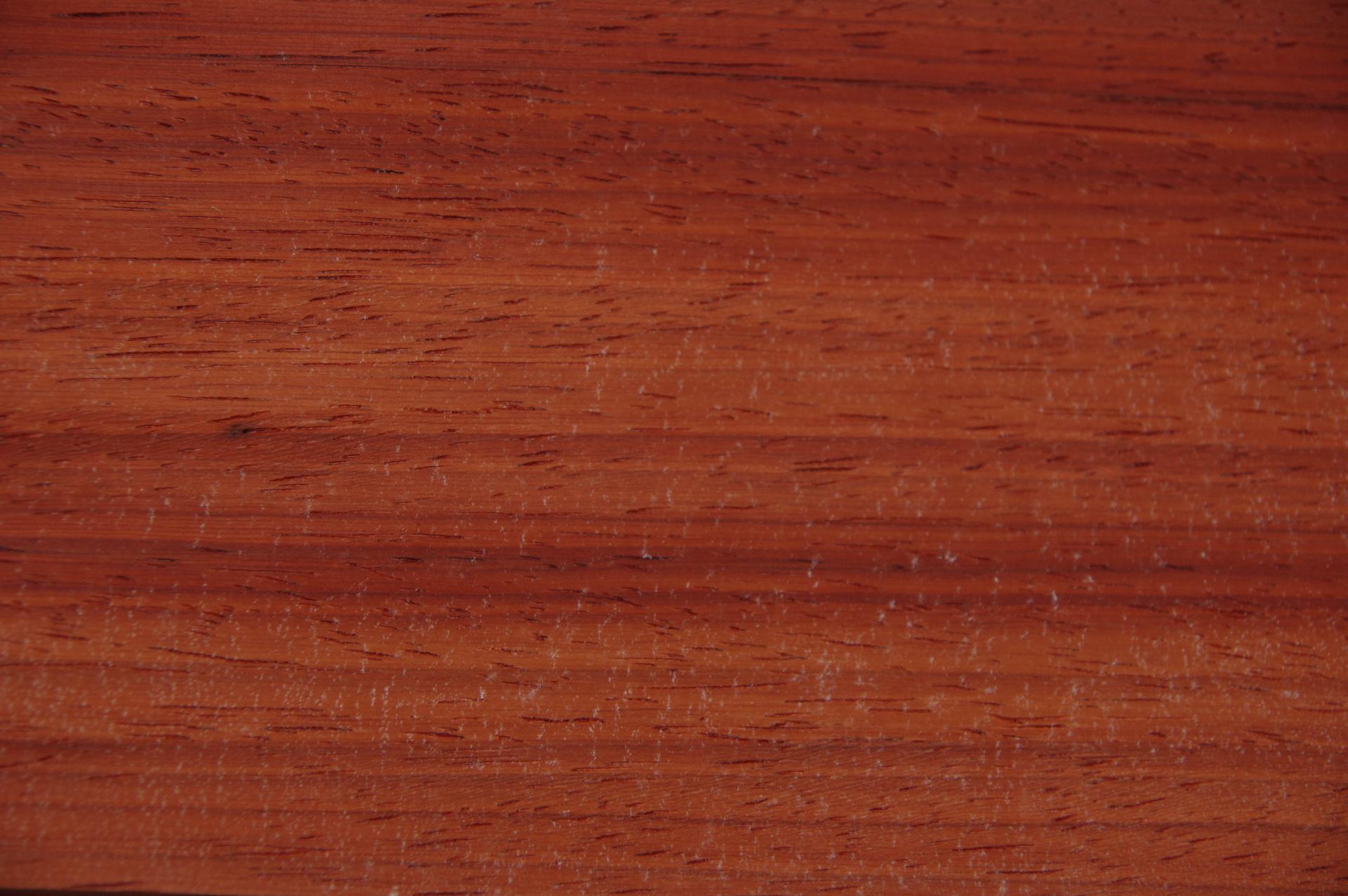 Padouk, - veneer (0,6mm) - 2,36m² (23pcs. x 76cm x 13,5cm)