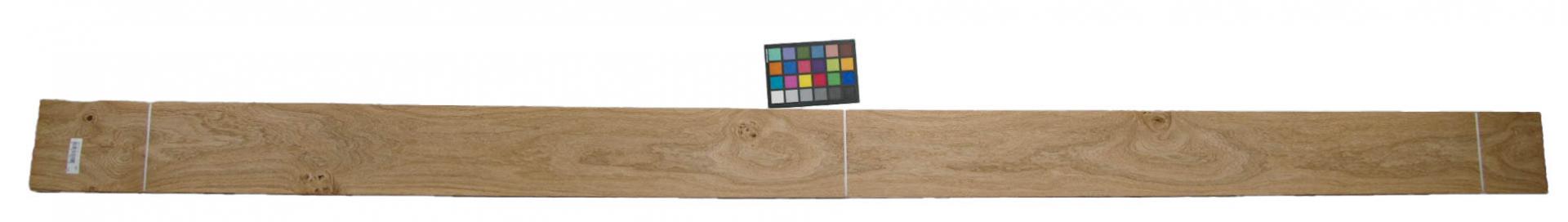 Knotty Oak, - veneer (0,9mm) - 9,36m² (16pcs. x 325cm x 18cm)