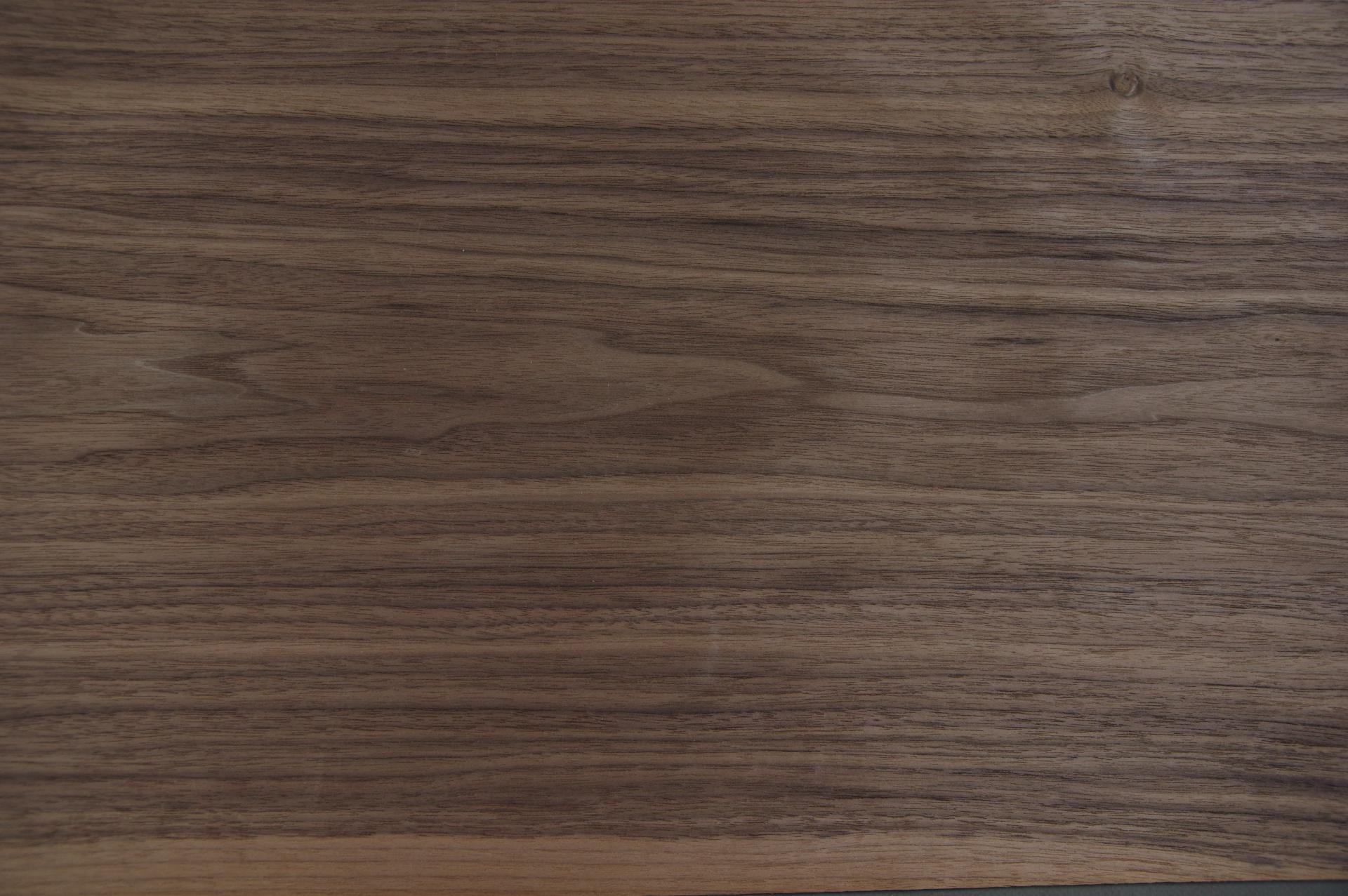 Nussbaum, amerikanischer -Furnier (0,6mm) - 26,39m² (28Stk. x 304cm x 31cm)