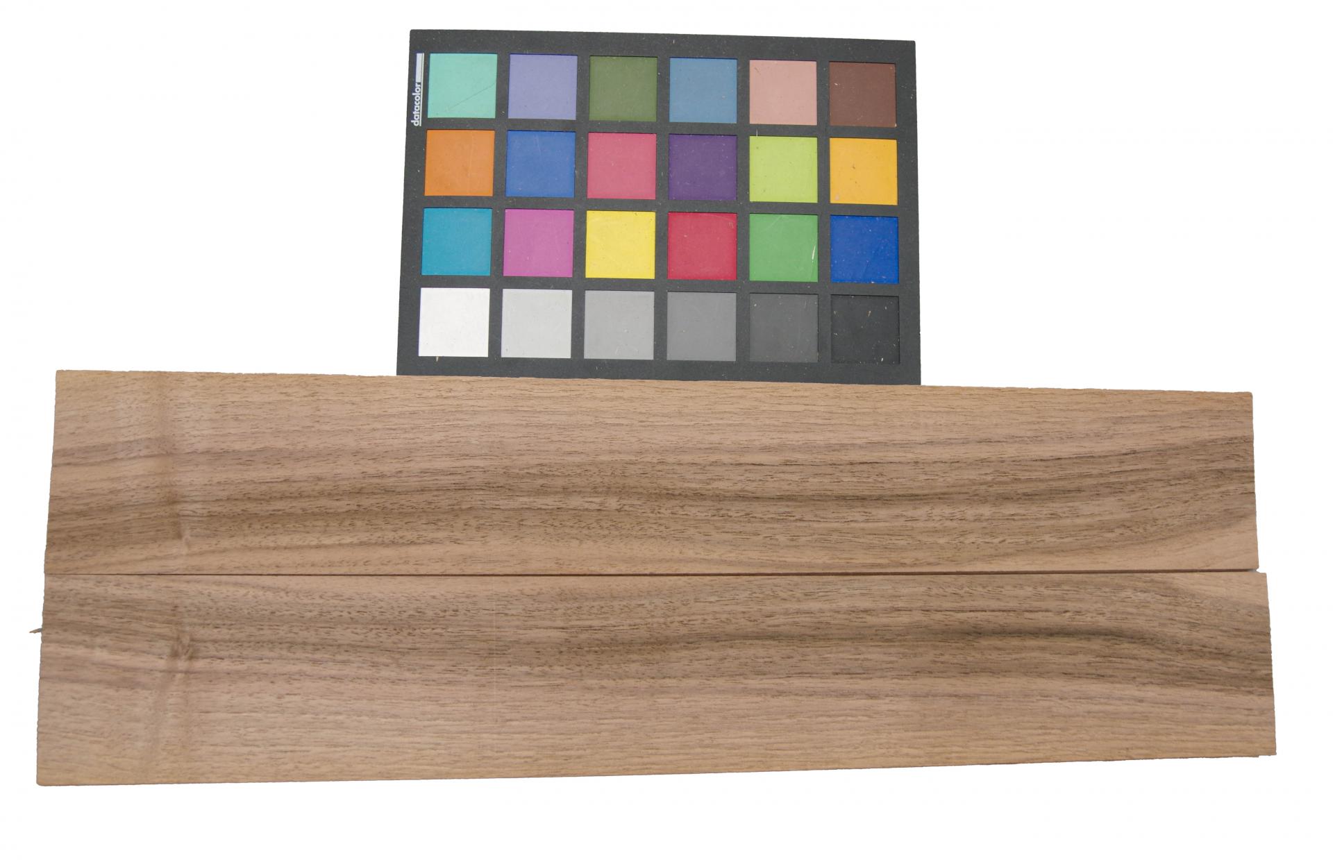 European Walnut, - veneer (1,4mm) - 0,46m² (16pcs. x 44cm x 6,5cm)