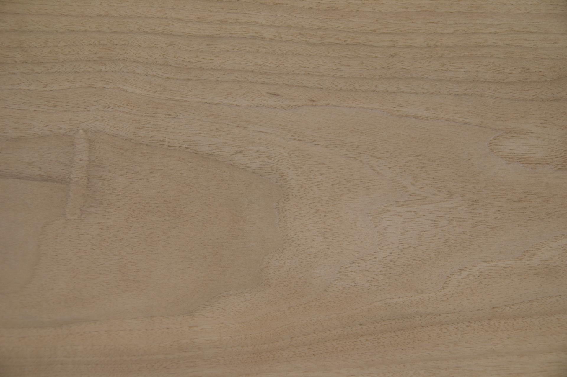 Nussbaum, europäischer -Furnier (0,9mm) - 3,97m² (16Stk. x 108cm x 23cm)