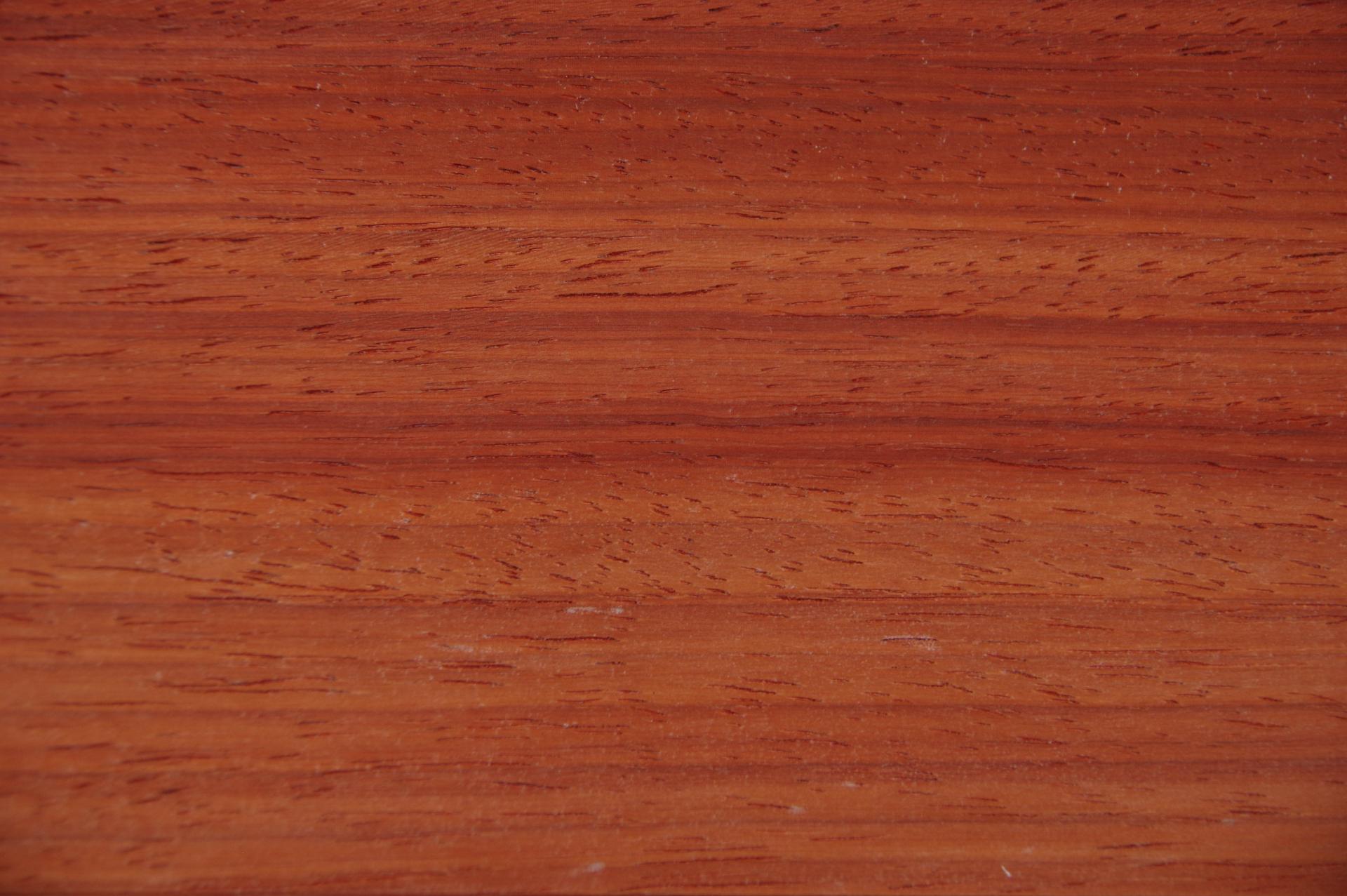 Padouk, - veneer (0,6mm) - 3,45m² (24pcs. x 99cm x 14,5cm)