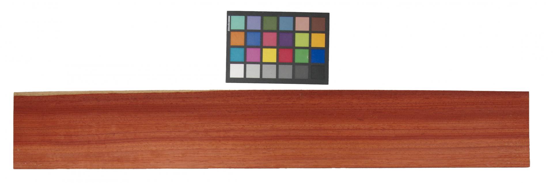 Padouk, - veneer (0,6mm) - 3,45m² (24pcs. x 99cm x 14,5cm)