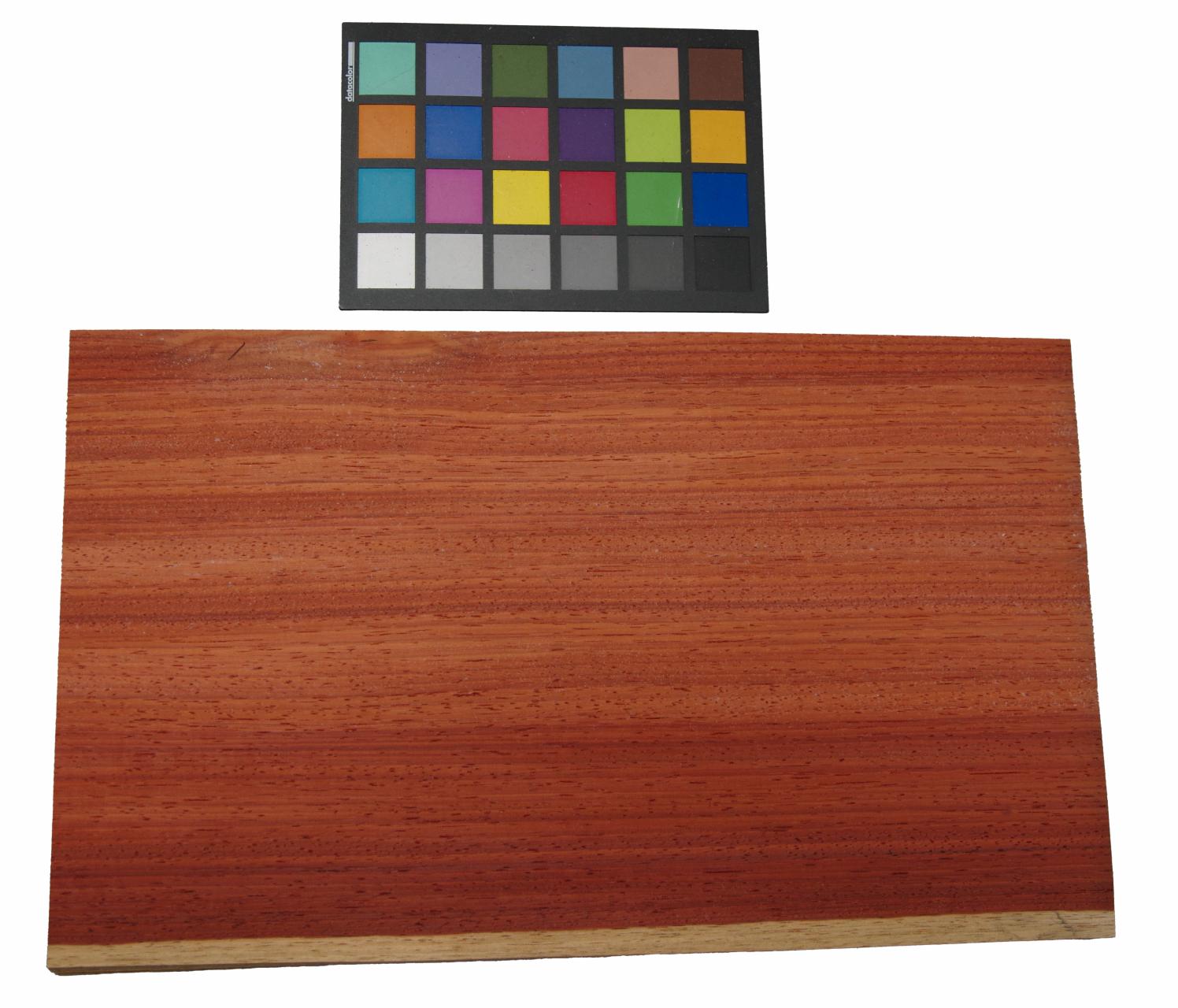 Padouk, - veneer (0,6mm) - 2,69m² (23pcs. x 45cm x 26cm)