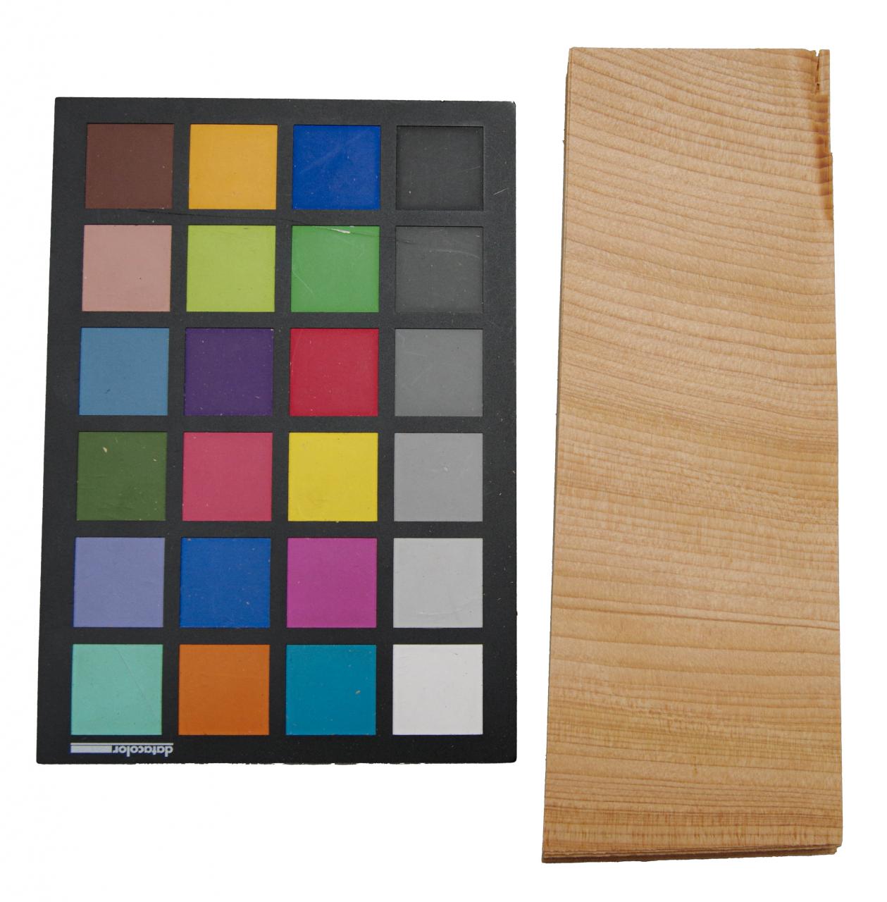 Cedar, - veneer (0,6mm) - 0,3m² (21pcs. x 6,5cm x 22cm)