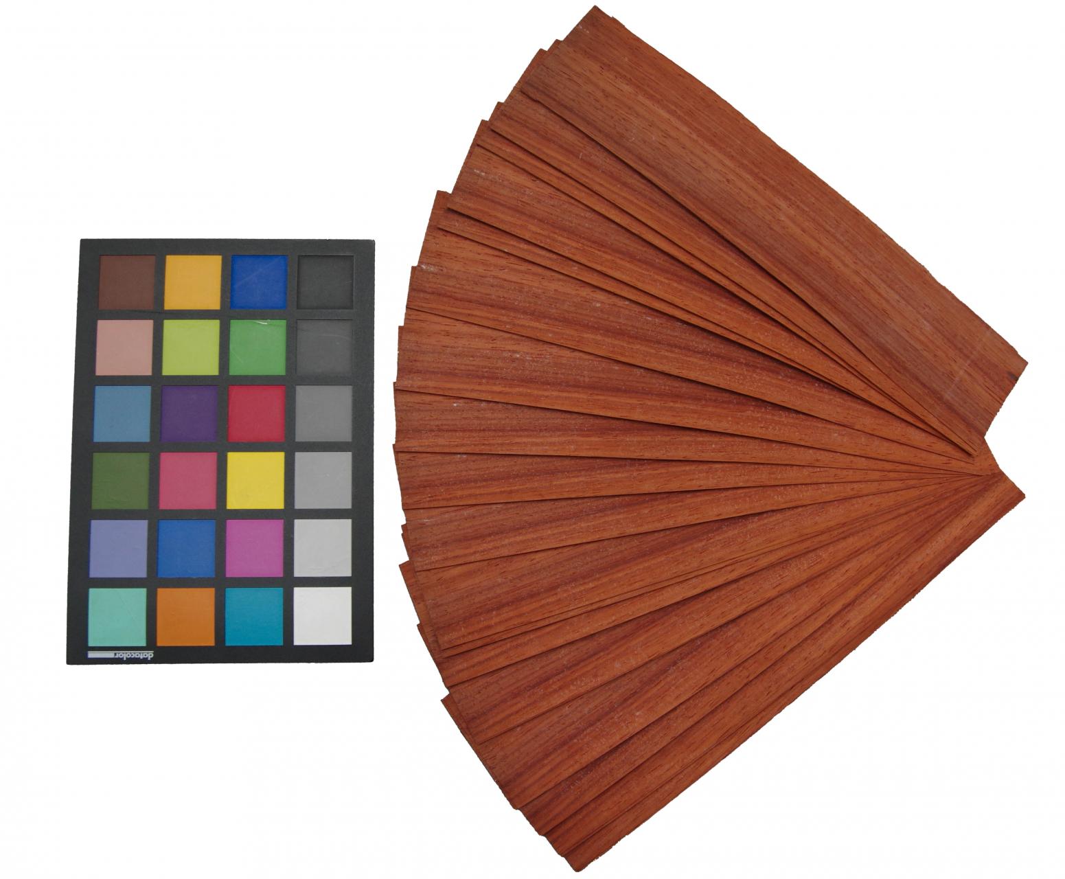 Padouk, - veneer (0,6mm) - 0,4m² (24pcs. x 28cm x 6cm)