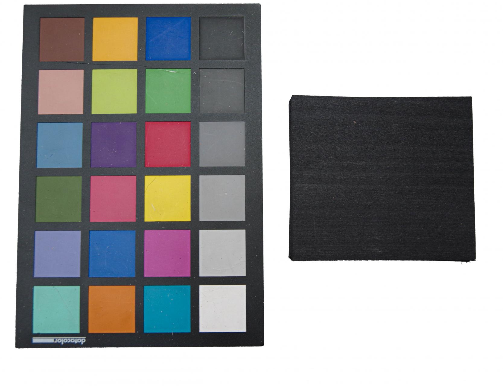Tulipier, schwarz gefärbtes -Furnier (0,6mm) - 0,21m² (28Stk. x 9cm x 8,5cm)