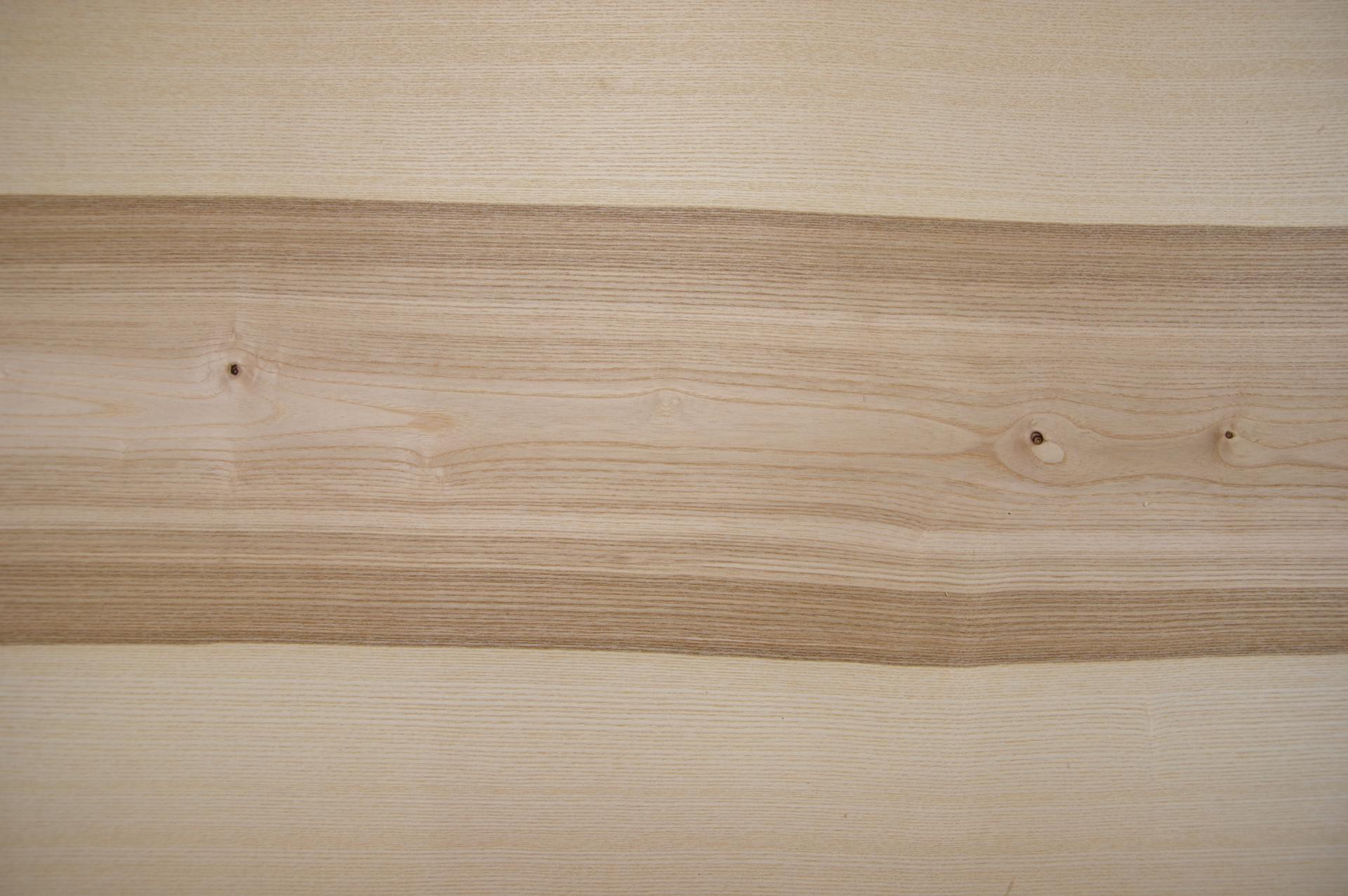 Esche Braunkern (Olivesche) -Furnier (0,6mm) - 17,88m² (16Stk. x 266cm x 42cm)
