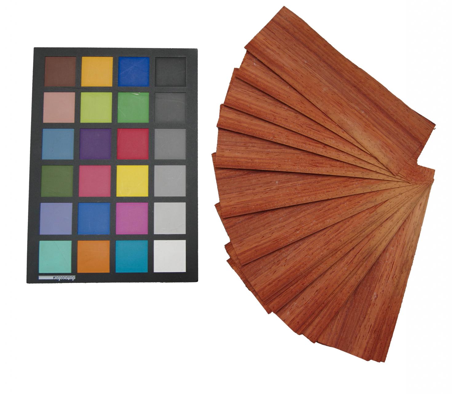 Padouk, - veneer (0,6mm) - 0,18m² (22pcs. x 16cm x 5cm)