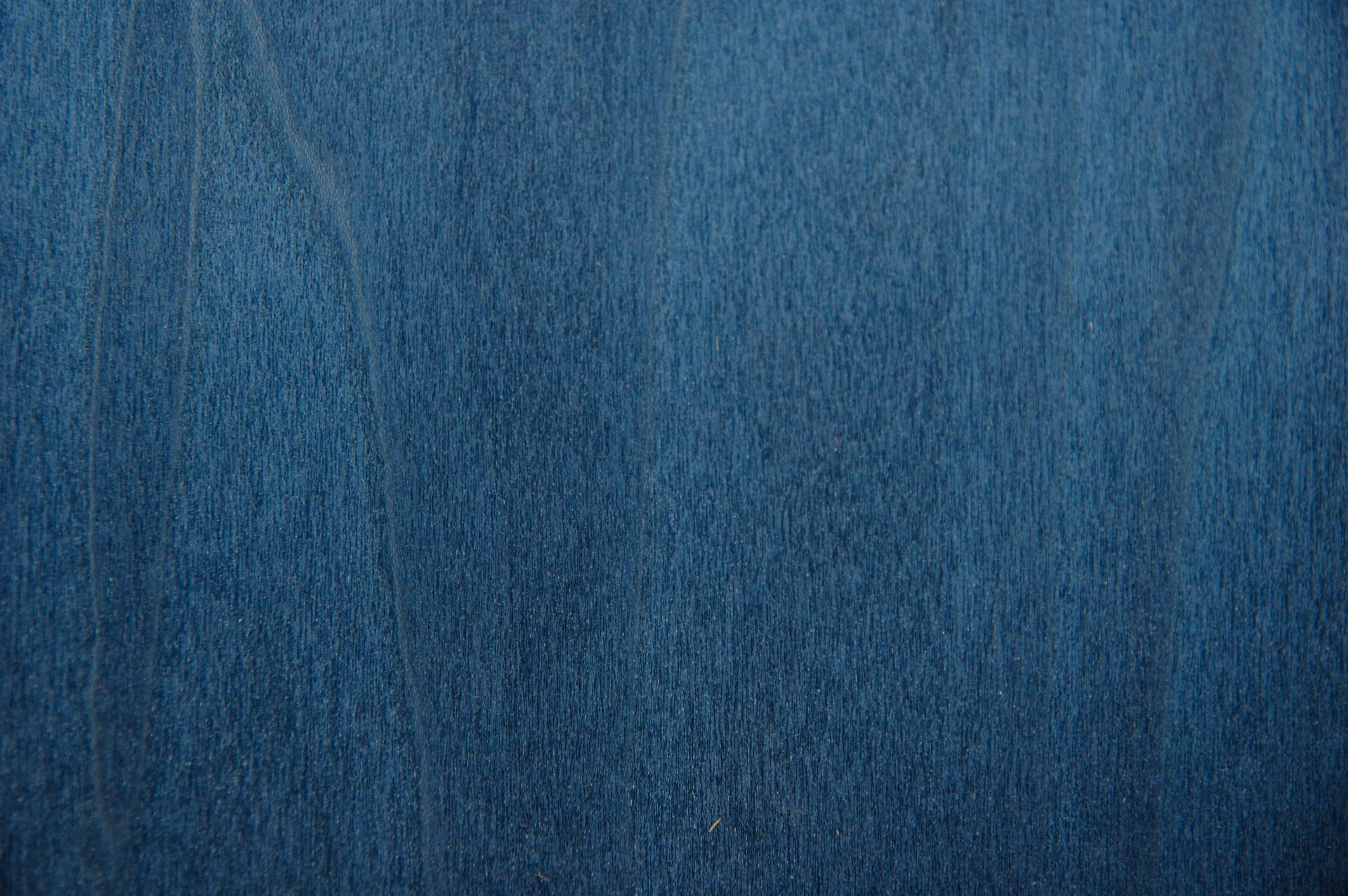 Tulipier, blau gefärbtes -Furnier (0,6mm) - 0,43m² (15Stk. x 9,5cm x 30cm)