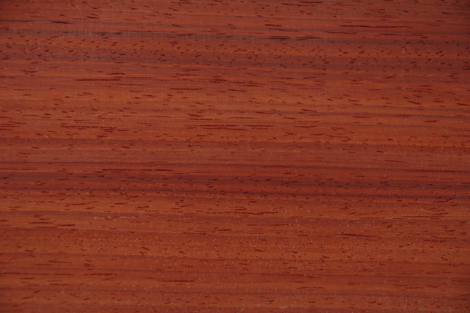 Padouk, - veneer (0,6mm) - 2,76m² (23pcs. x 89cm x 13,5cm)