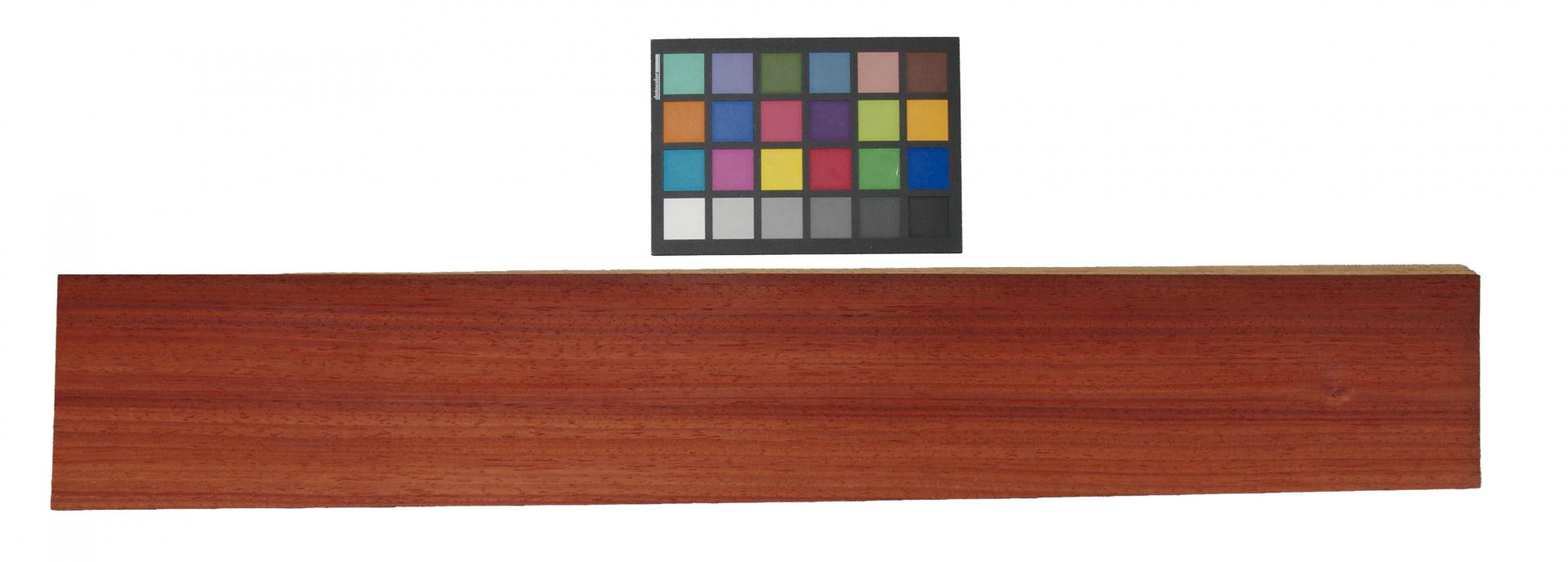 Padouk, - veneer (0,6mm) - 2,76m² (23pcs. x 89cm x 13,5cm)