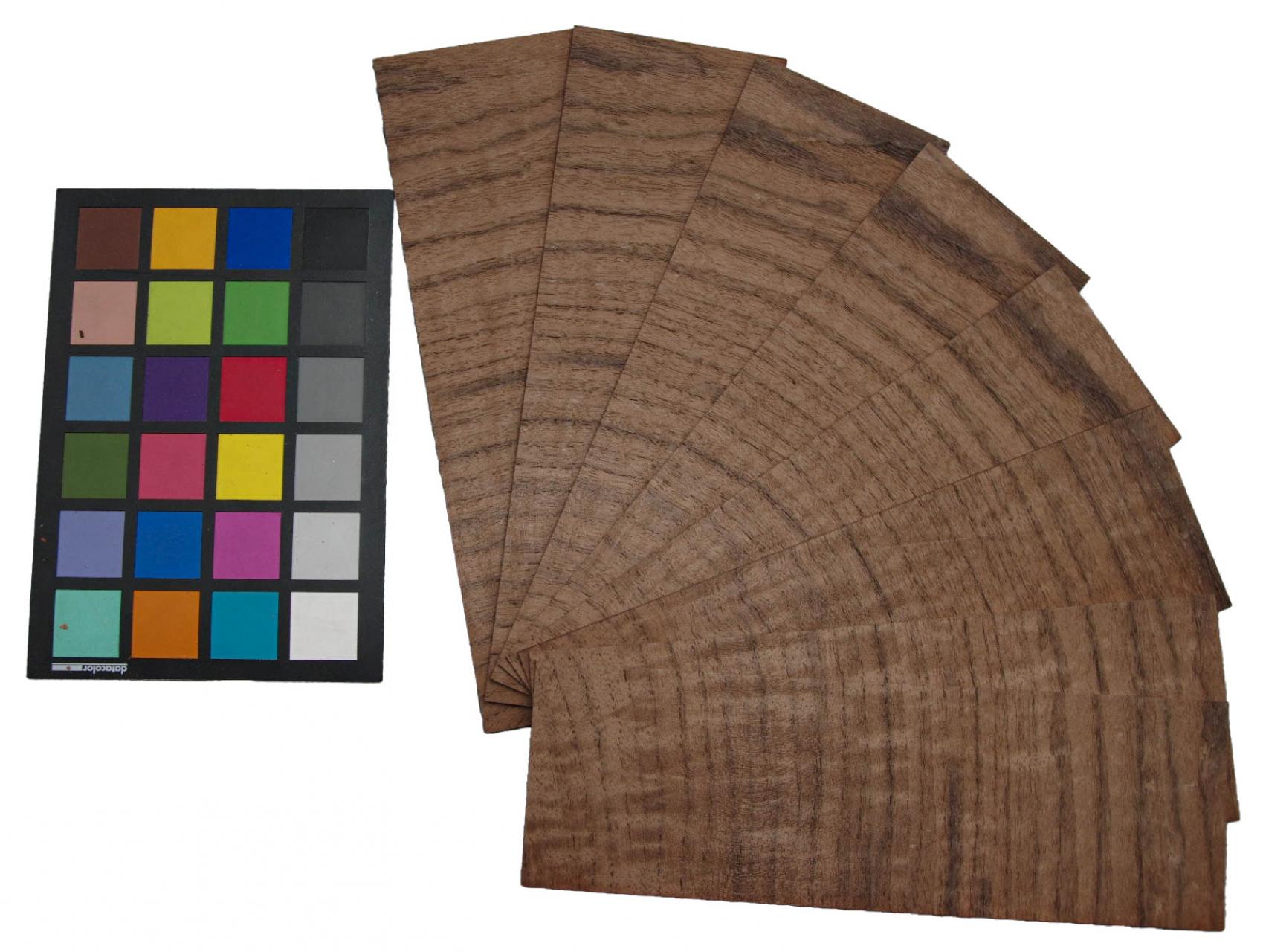 American Black Walnut, - veneer (1,4mm) - 0,17m² (8pcs. x 8cm x 27cm)