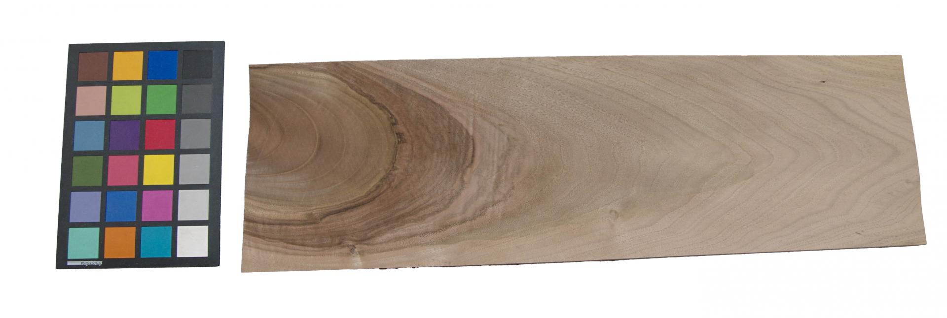 European Walnut, - veneer (0,9mm) - 0,7m² (7pcs. x 59cm x 17cm)