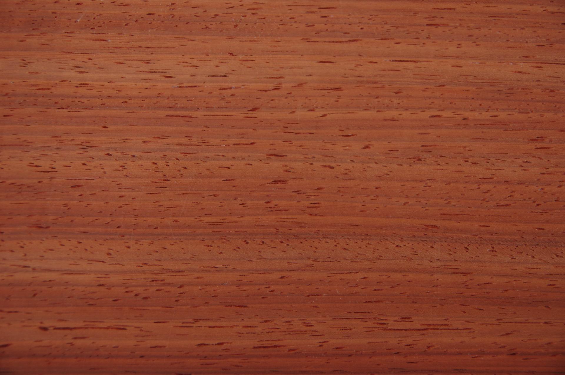 Padouk, - veneer (0,6mm) - 1,96m² (22pcs. x 27cm x 33cm)