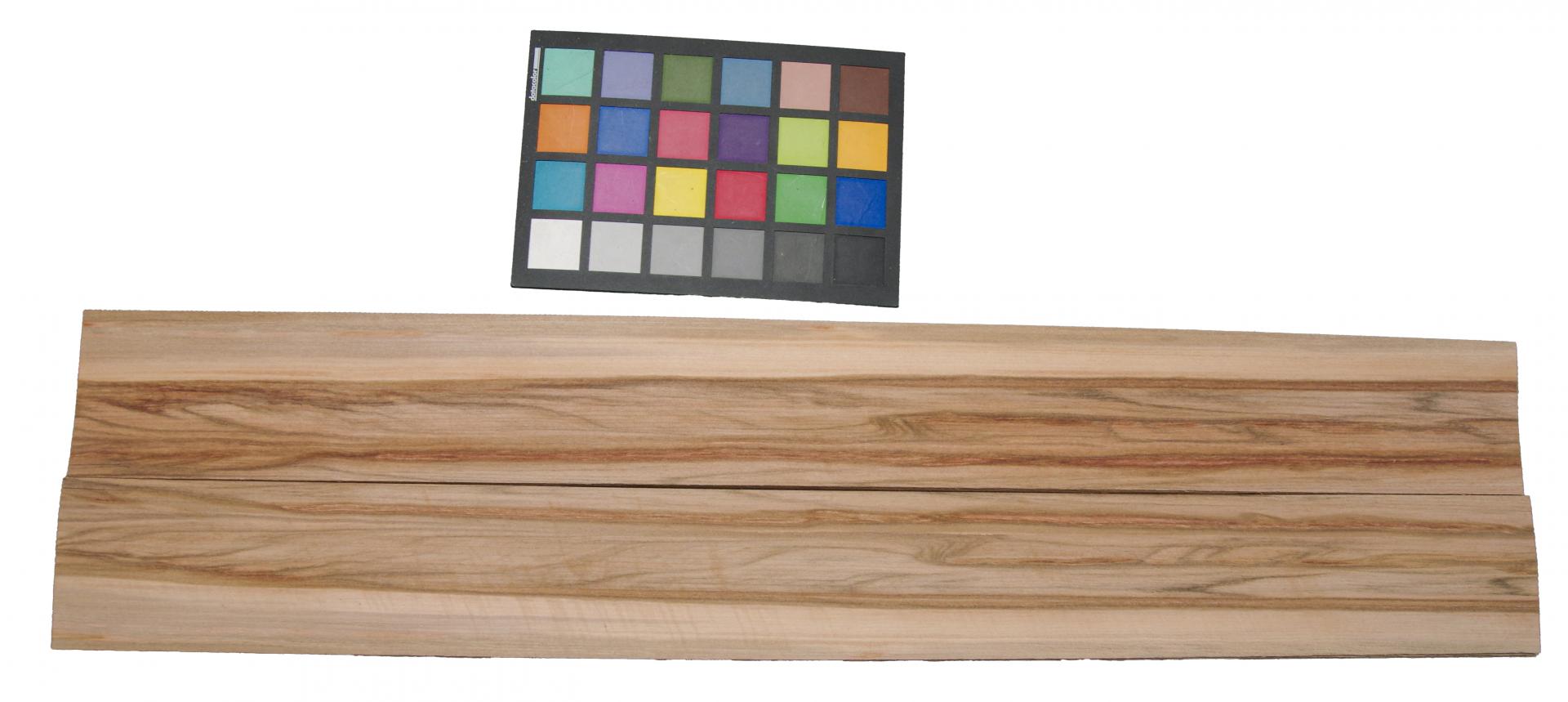 Amerikanischer Amberbaum (Satin Walnut) -Furnier (1,4mm) - 0,44m² (8Stk. x 68cm x 8cm)