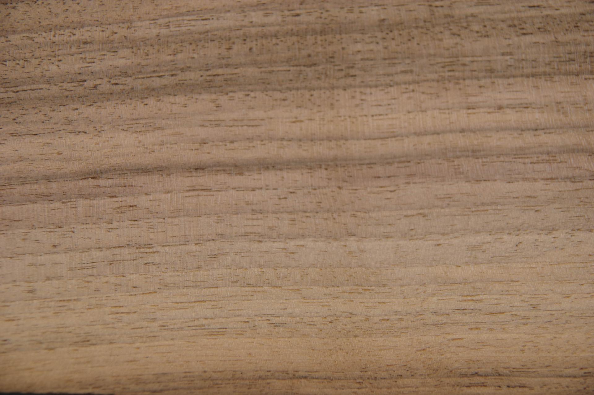 European Walnut, - veneer (1,4mm) - 0,69m² (16pcs. x 39cm x 11cm)
